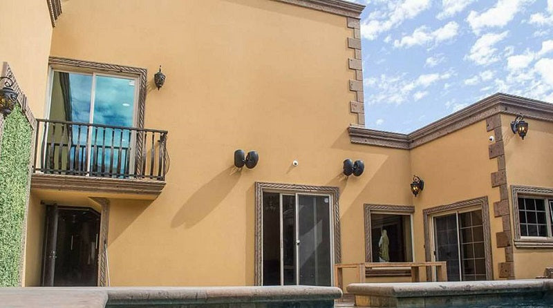 Edificación tratada con corcho proyectado.